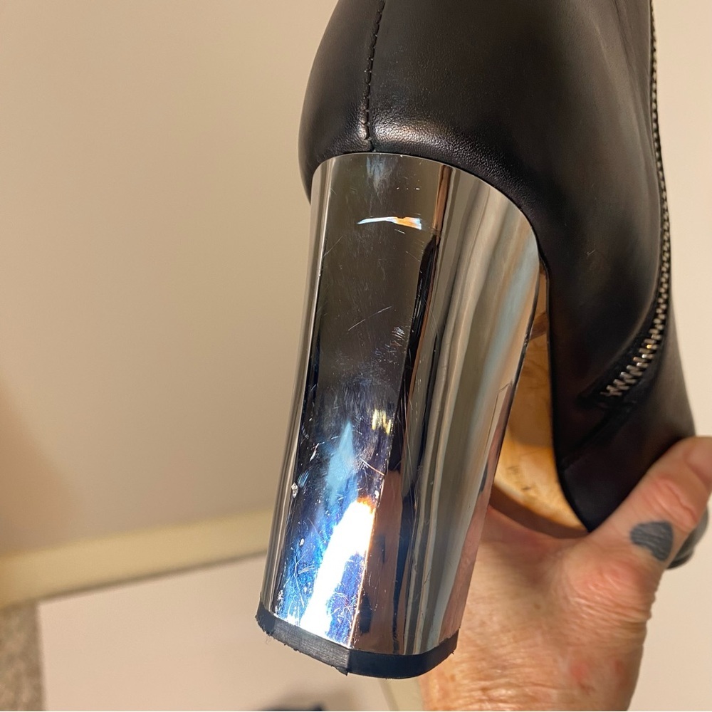 CALVIN KLEIN Savana Limited Edition Mirror Heel Black Leather Booties Sz 9 *Flaw - Picture 14 of 14